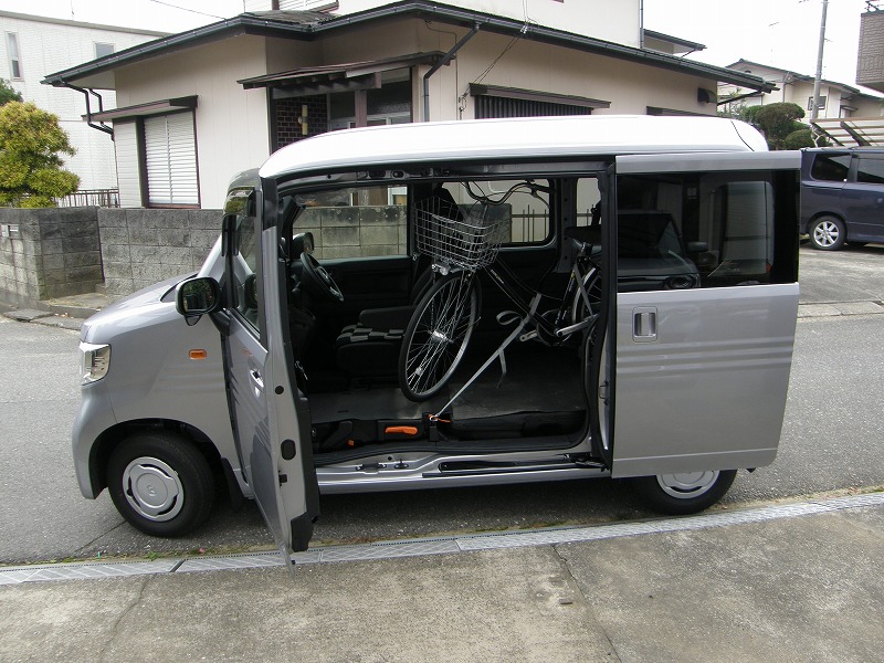 左ドアから出し入れしました